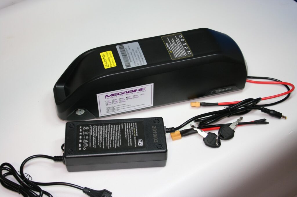 Аккумулятор Li-ion 48V-13,6 Ah 30A в быстросъемном боксе на раму